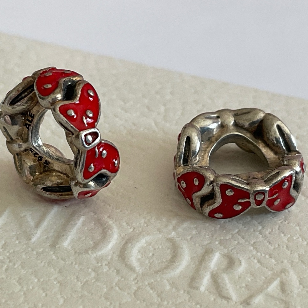 Two Pandora Minnie Mouse spacers